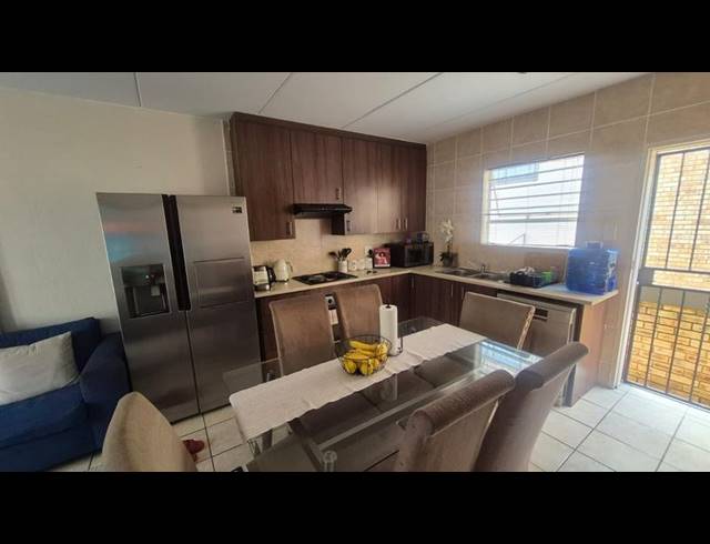 3 BEDROOM TOWNHOUSE FOR SALE IN WILGEHEUWEL